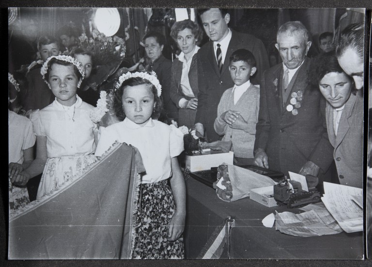 Reggio Emilia, 1955, Teatro Municipale, Festeggiamenti per l'80° di Alcide Cervi, omaggi ad Alcide Cervi